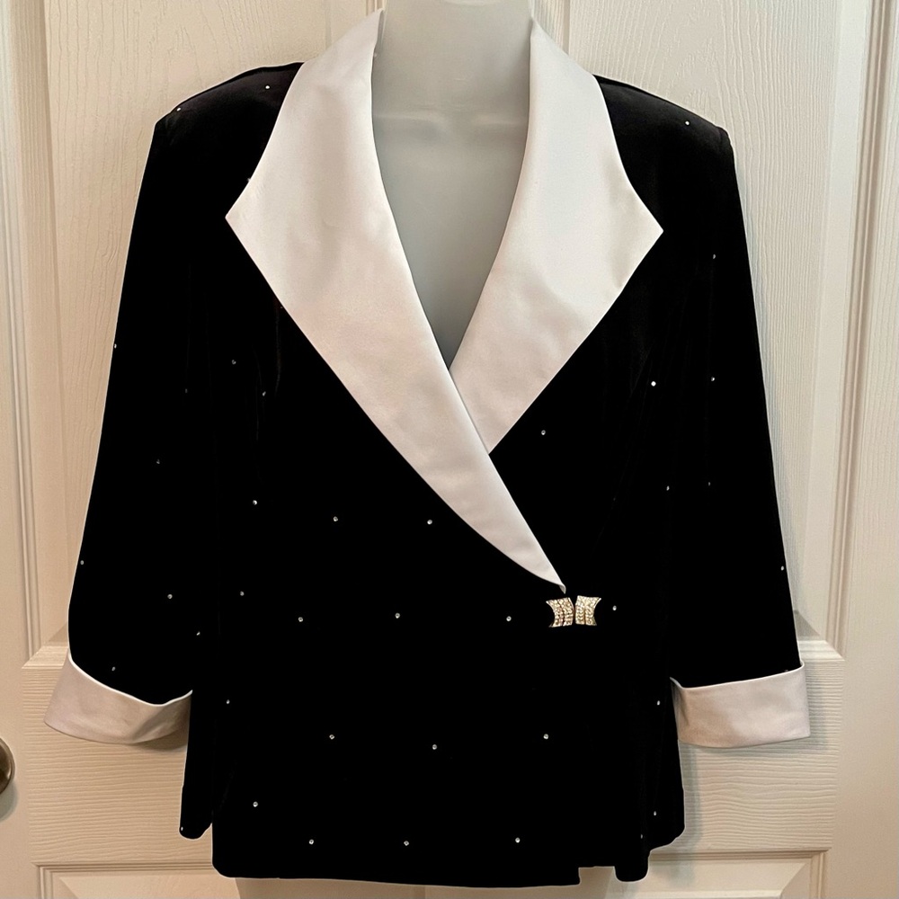 R M RICHARDS Elegant Black Stretch Velvet and White Satin Women's Jacket SIZE 16